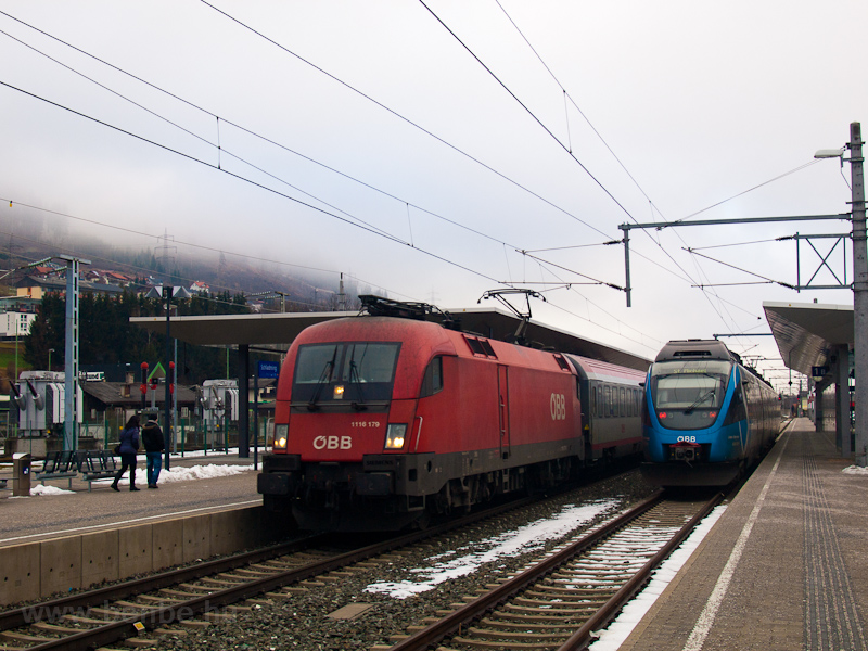 Az BB/S-Bahn Steiermark 4024 120-0 plyaszm Talent motorvonata s az BB 1116 179 Schladmingban fot