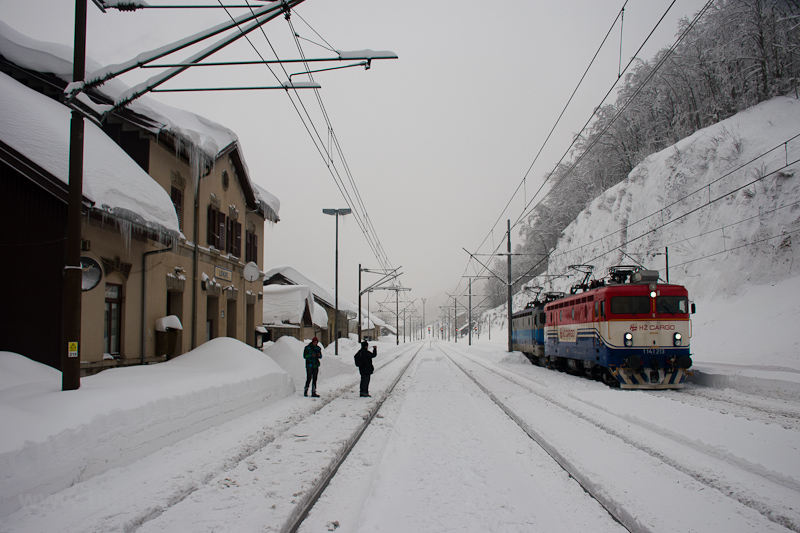 The HŽ 1 141 213 seen at Lokve photo