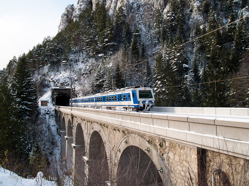 Az ÖBB 4020 205-3 pályaszámú villamos motorvonata a Krausel Klause-Viadukton fotó