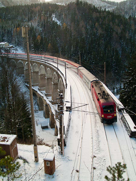 The 1116 261-5 with a Villach to Vienna BB-EuroCity on the Kalte Rinne-Viadukt photo