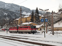 The ÖBB 1142 614-5 and 1142 608-7 at Mürzzuschlag