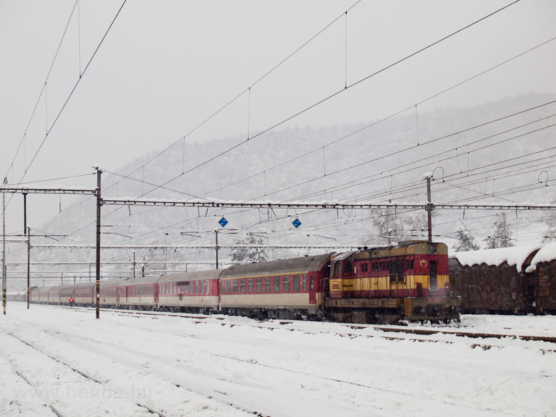 A ŽSSKC 742 398-1 plyaszm gpe kitolzik Margitfalva llomson (Margecany, Szlovkia) fot