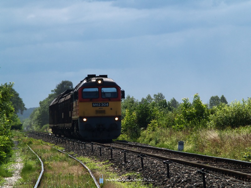 The M62 304 is arriving at Körmend photo