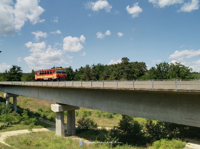 The Bzmot 390 at the smaller Nagyrkos viaduct photo