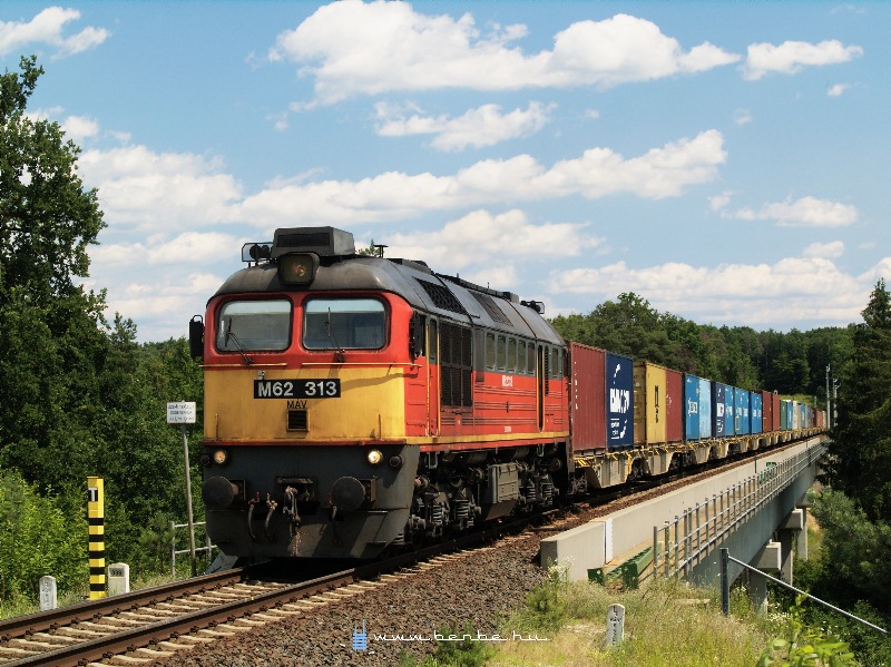 The M62 313 at the smaller Nagyrákos viaduct photo
