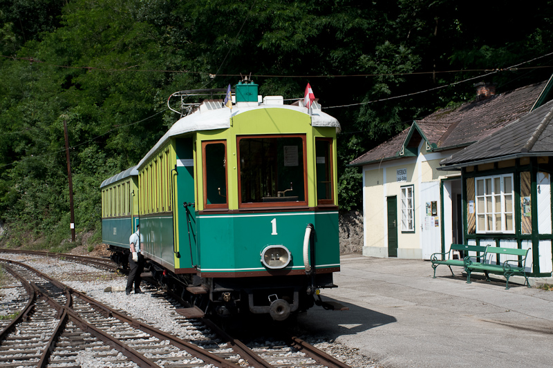 The Hllentalbahn TW 1 seen at Payerbach-Reichenau photo