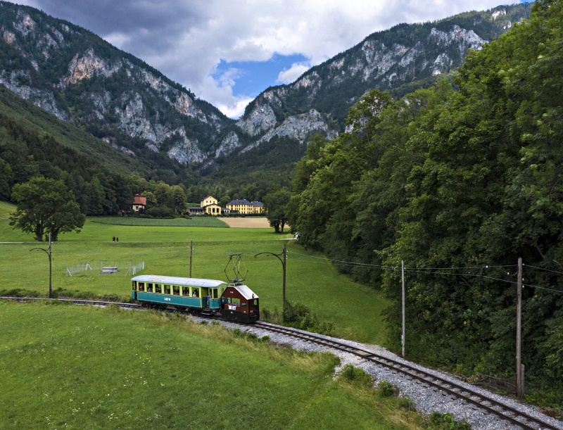 A Hllentalbahn EI Kurhaus s Payerbach-Reichenau kztt fot