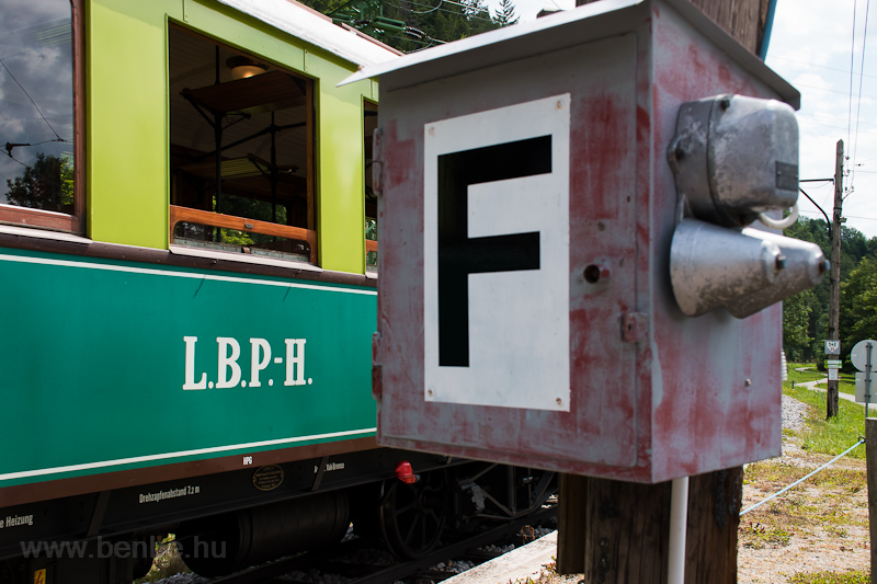 L.B.P.-H., vagyis Lokal Bahn Payerbach - Hirschwang, mondja a Hllentalbahn TW1 motorkocsijnak oldalfala fot