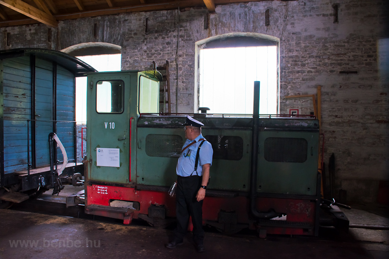 The V10 diesel locomotive o photo