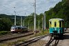 A Höllentalbahn 11 pályaszámú pótkocsija és az ÖBB 4024 043-3 pályaszámú Talent csuklós motorkocsija Payerbach-Reichenau állomáson