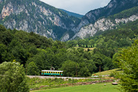 The Hllentalbahn TW 1 seen between Kurhaus and Payerbach-Reichenau (Payerbach Lokalbahnhof) in the horseshoe of the Steinhofgraben (Steinhofgrabenschleife)