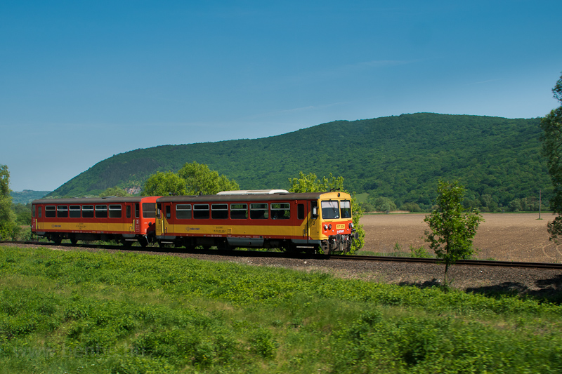 The MÁV-START 117 209 seen between Jósvafő-Aggtelek and Perkupa stations photo