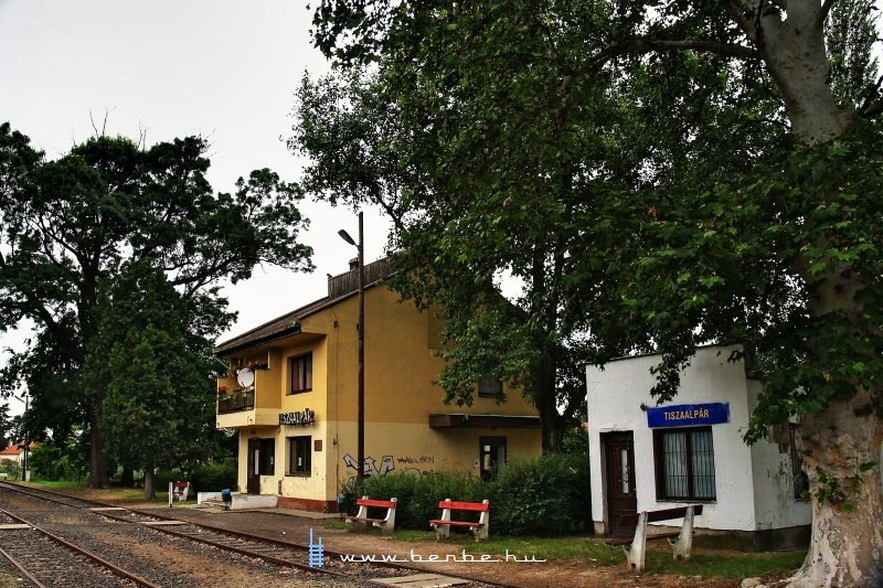 Tiszaalpr railway station photo