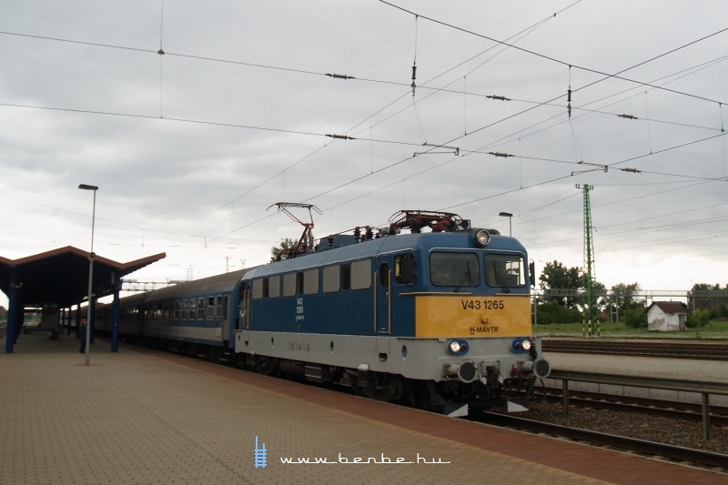 V43 1265 Cegléden fotó