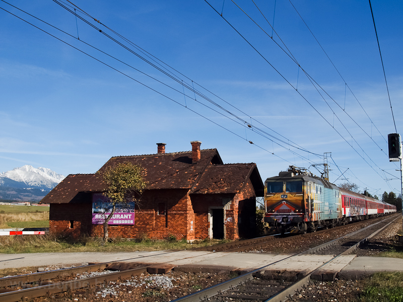 The ŽSSK 363 133-0 seen between Vazec and Vychodna photo