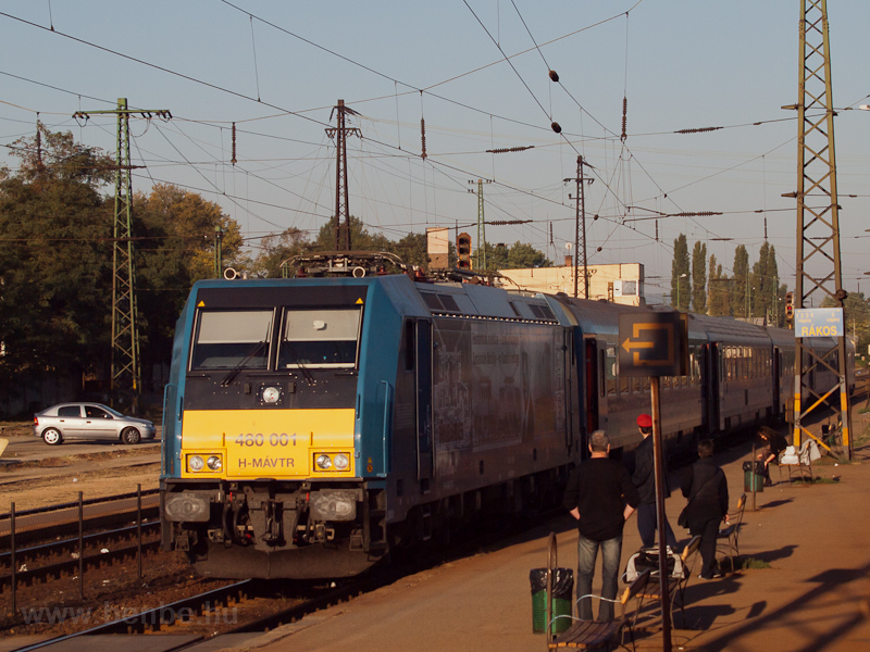 The 480 001 'Kand Klmn' broke down on the head of an InterCity photo