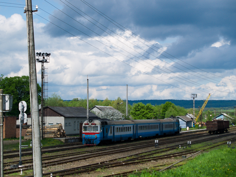 The UZ D1 552-1 seen at Dol photo