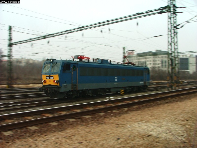 A panned picture of V63 138 at Kelenfld photo