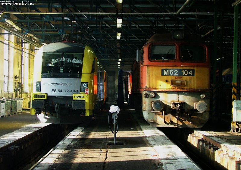 The ES64 U2-048 and M62 104 at the Ferencvros depot diesel shed photo