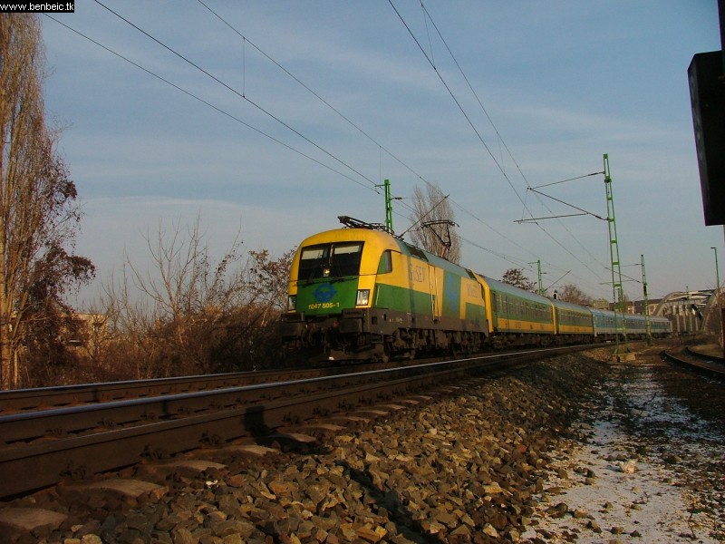 The 1047 505-1 between Ferencvros and Kelenfld photo