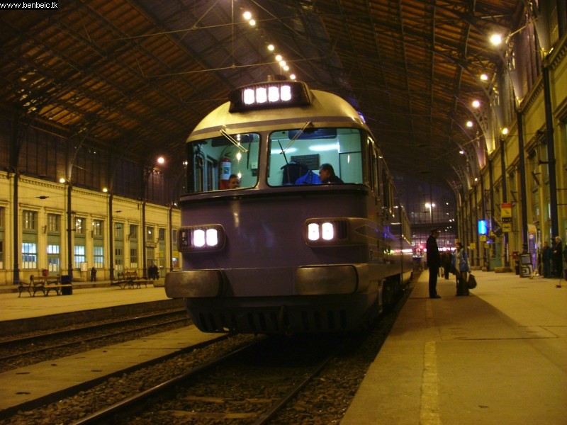 The Silver Arrow railcar at the Nyugati photo