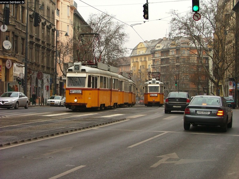 Ez a domb megragadta a figyelmem. kép A Bartók Béla úti villamosok fotó