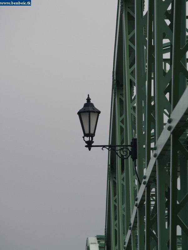 A lamp of Mria Valria-bridge photo
