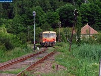 The Bzmot 298 is leaving Rétság station