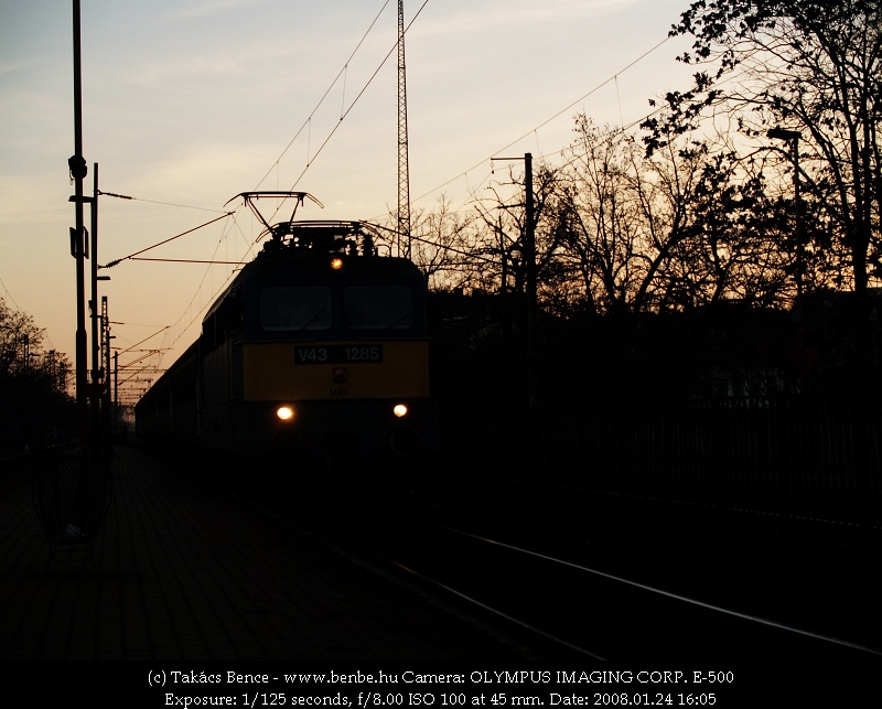 The V43 1285 at sunset at Budafok-Belvros photo