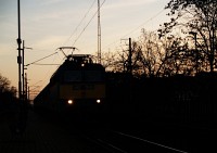 The V43 1285 at sunset at Budafok-Belváros
