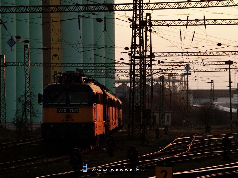 V43 1181 Székesfehérváron fotó