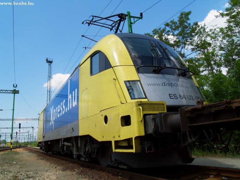 The ES64 U2-063 at Tatabnya station photo