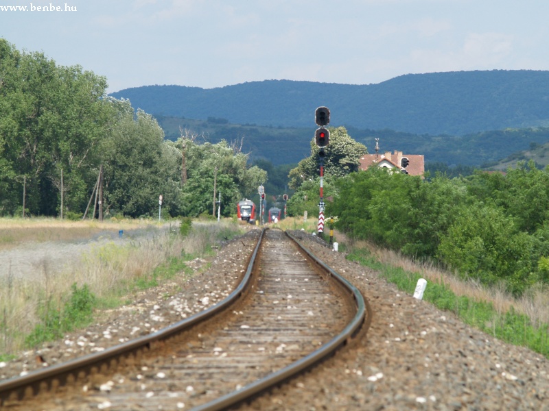 Vonatkereszt Esztergom-Kertvrosban fot