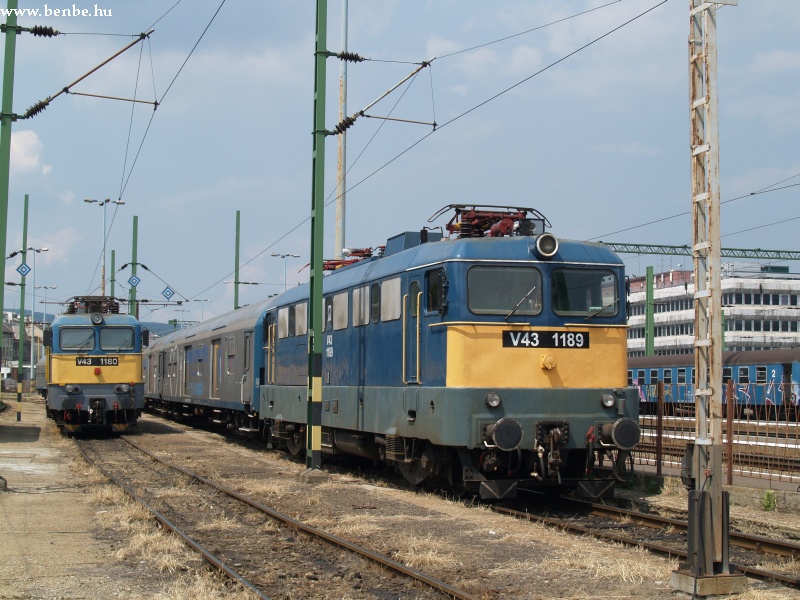 The V43s 1120 and 1189 waiting for their next job at the Dli pu. photo