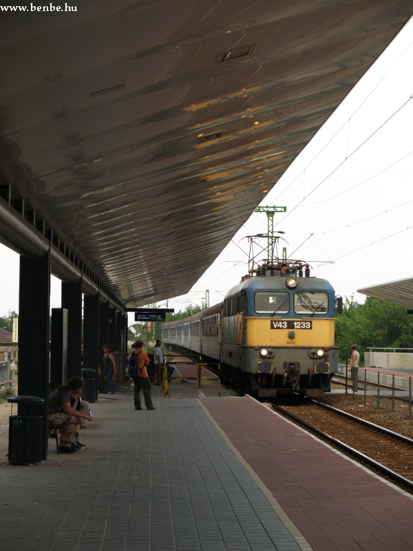 V43 1233 Érd felsőn fotó
