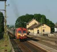 The M41 2115 with a Lajosmizse shuttle at Kispest station