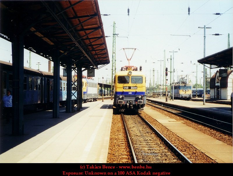 V43 2281 s 1179 a Keleti plyaudvaron fot