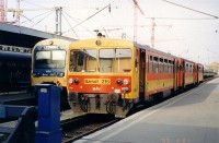 The Bzmot 215 with an Esztergom-bound train at the Nyugati pu.