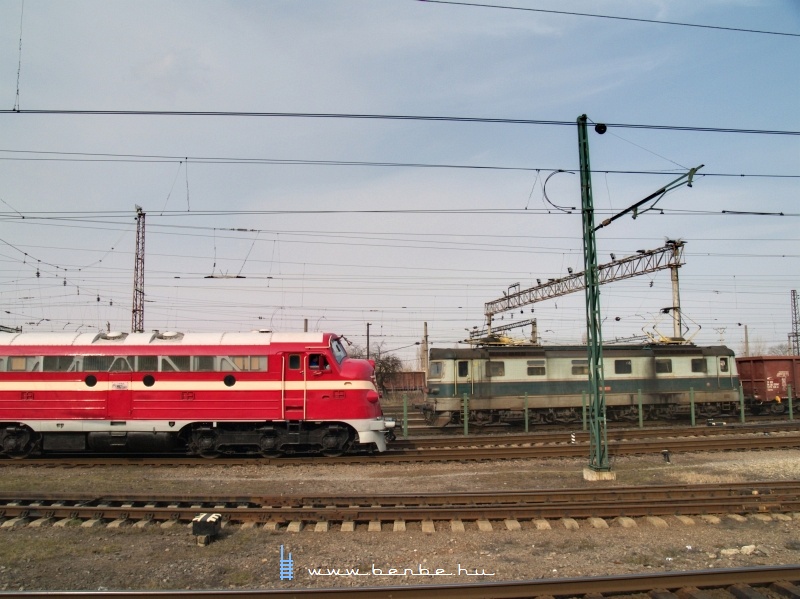 M61 001 és a ZSSK Cargo 183 044-7 Csap (Чол) állomáson fotó