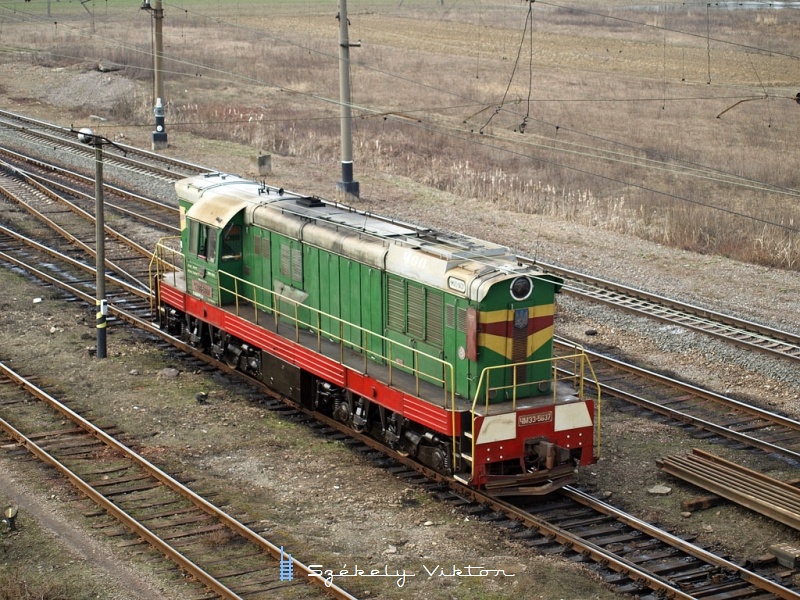 kép CsME3-5637 tolat Bátyú rendezőpályaudvaron fotó