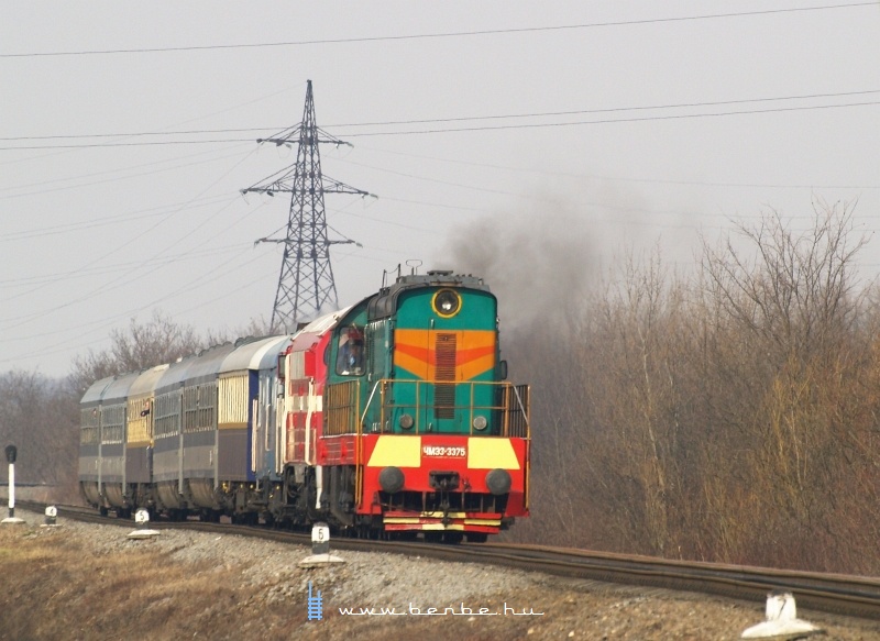 CsME3-3375 s M61 001 dolgozik, hogy hsszal előrevonszoljk magukat a nagybaktai megllnl (Велика Бахта) fot