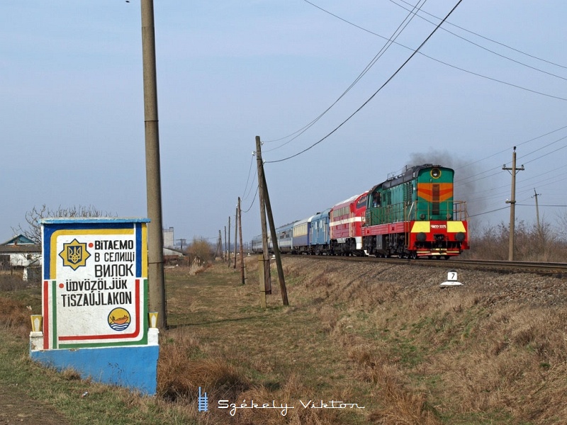 The M61 001 and the ЧМЭ3 3375 at Tiszajlak photo