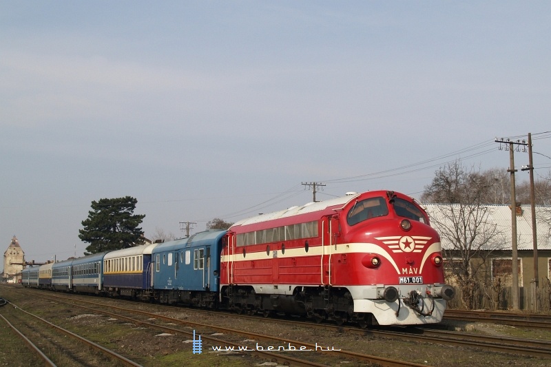 M61 001 Nagyszőlős (Виноградoвo - Закарпатська) állomáson fotó