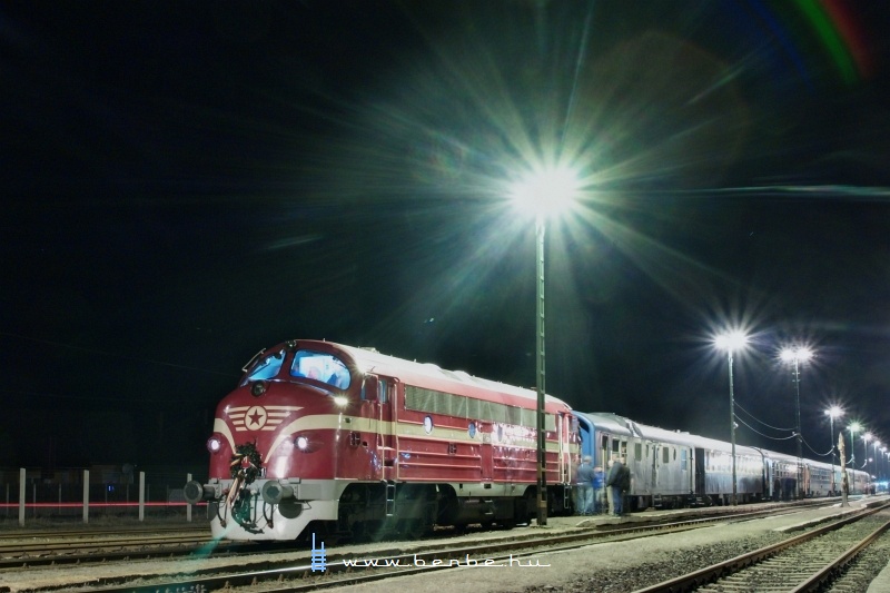 A Krptalja-expressz M61 001-gyel az ln Nyrbrnyban fot