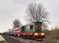 ЧМЭ3-3375 és M61 001 a Kárpátalja-expresszel Mezőkaszony (КОСИНИ) állomáson