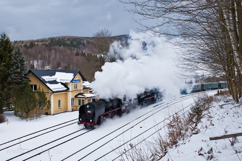 Ramzovában sÃpálya is van és nyáron is remek kirándulási lehetőségek vannak a közelben. Glucholazyban sok vonat irányt vált, és Ostrava felé újra Csehország felé veszi az irányt, érintve többek között Třemešná ve Slezsku települést, amely az kép A ČSD 555 129 Hornà Lipová állomáson fotó