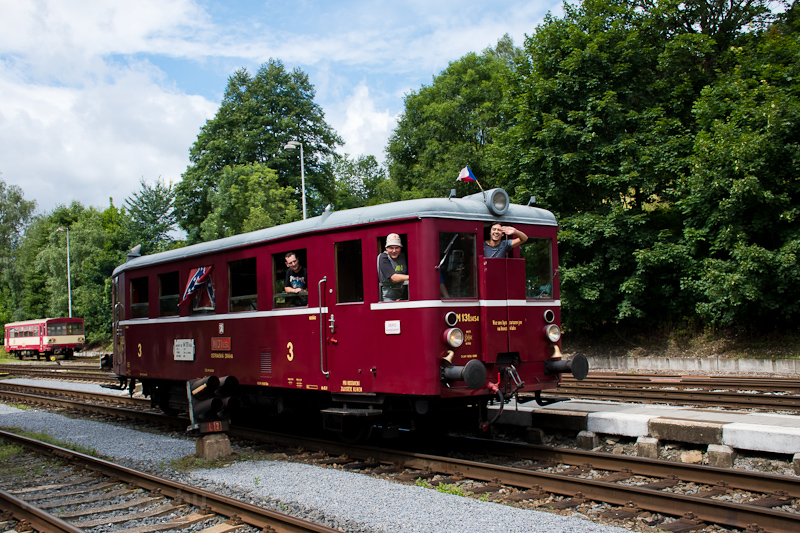 Szembe jött ez a különvonat is, de szerencsére rengeteg remek képem van kép A ČSD M131 1454 Lipová Lázne állomáson fotó