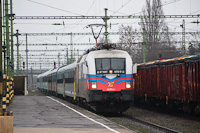 A MÁV 470 002 <q>75 éves a Gyermekvasút Taurus</q> Szolnok állomáson