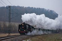 A ČSD 555 129 pályaszámú gőzmozdonya Dolní Libchavy és Ústi nad Orlici között