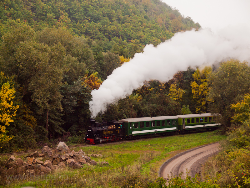 The Mtravast 490 2005 seen between Gyngyssolymos and Cserkő photo